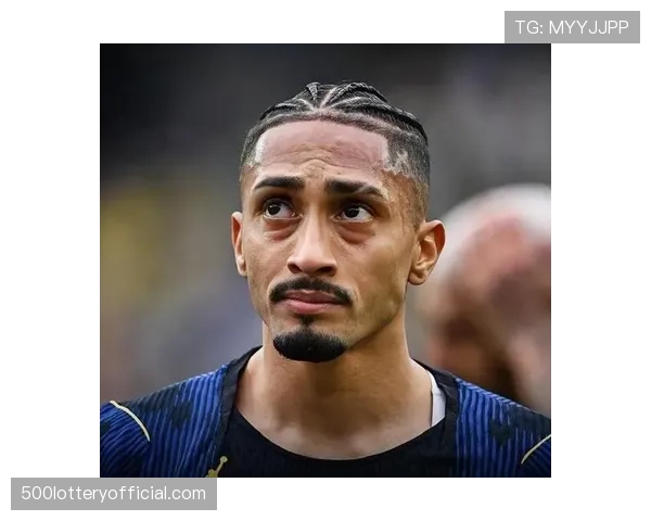 拉菲尼亚右腿股二头肌受伤，将缺席五周错过关键欧冠对决